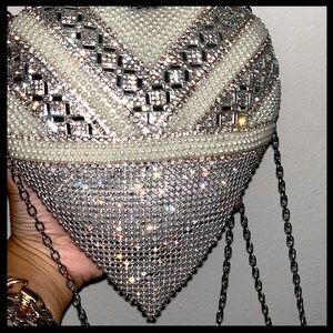 Stunning silver crystal & white pearl Heart bag
